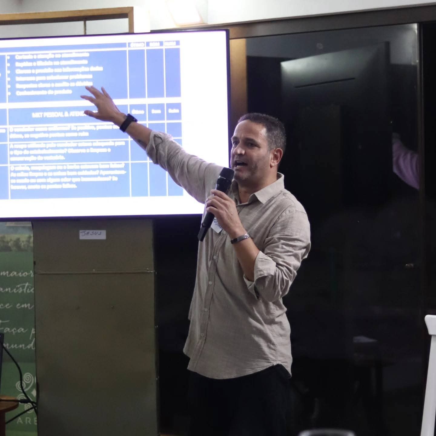 Renato Barros em ambiente corporativo